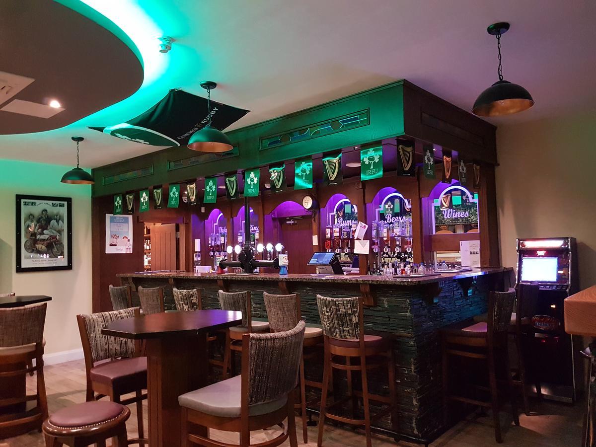 The Armada Inn Ballymoney Buitenkant foto